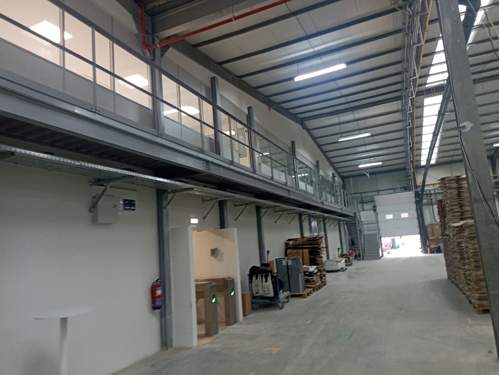 Passadiço, escadas e guarda-corpos metálicos — Cerexport, Aveiro