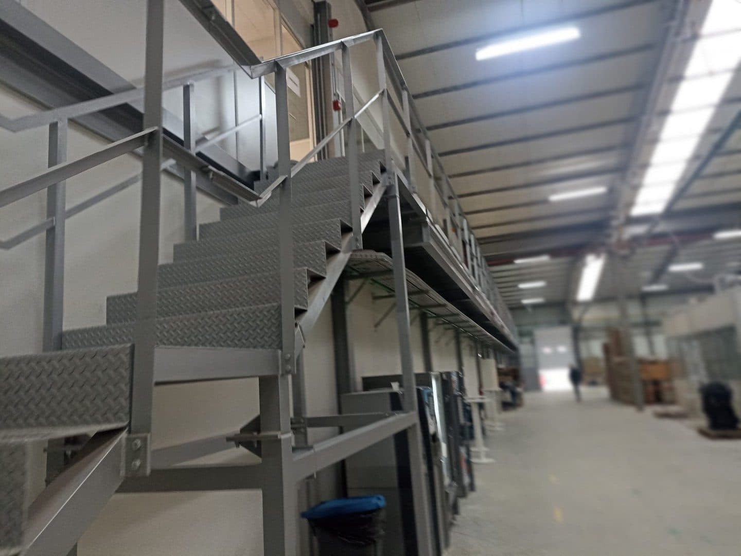 Passadiço, escadas e guarda-corpos metálicos — Cerexport, Aveiro