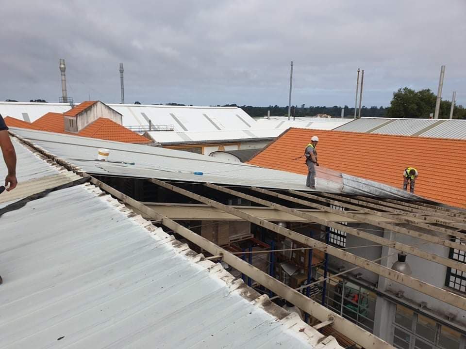 Remoção do amianto da cobertura — AV Metal, Portugal