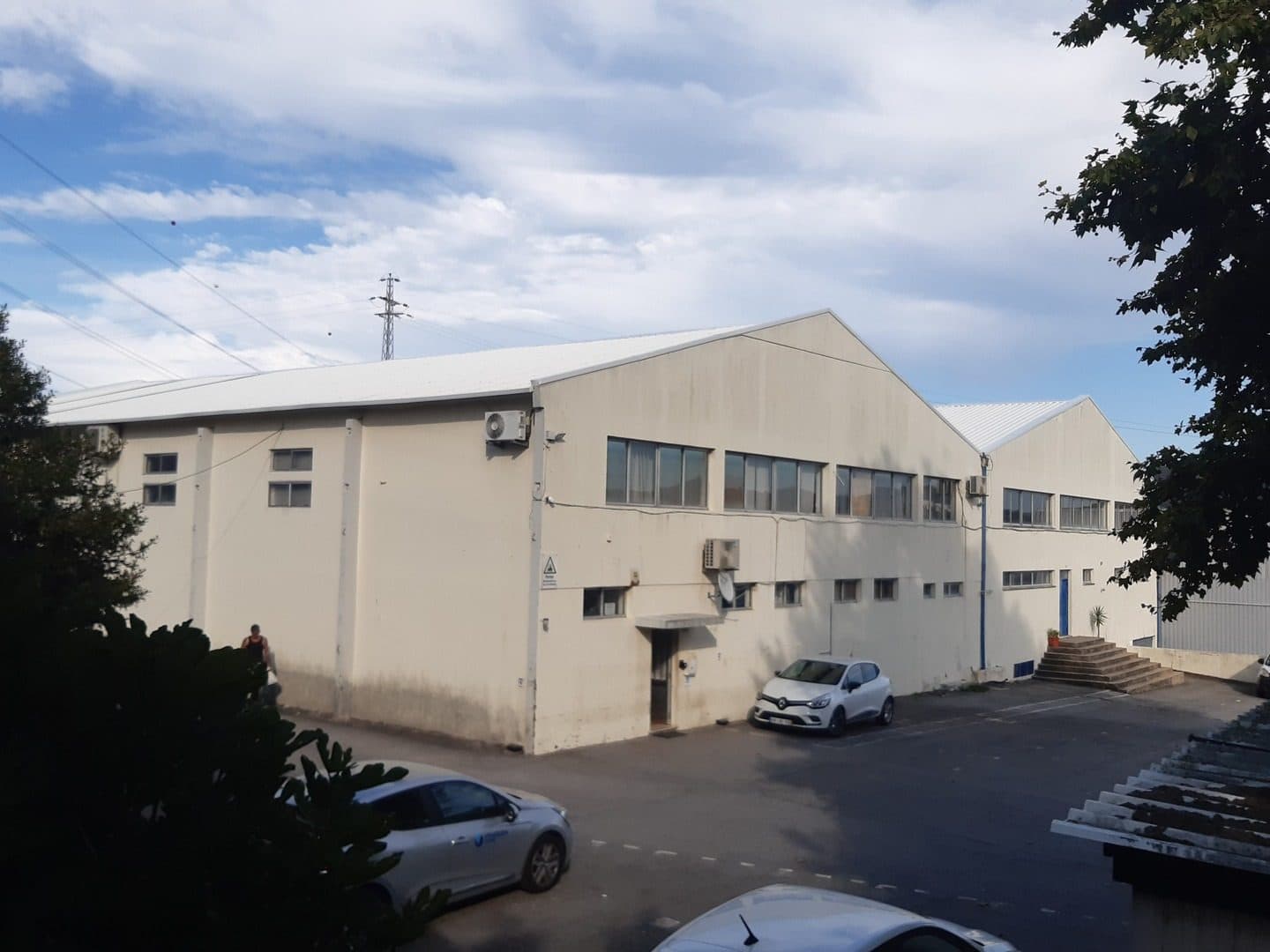 Nova cobertura em painel sandwich — Viatel, Alfena