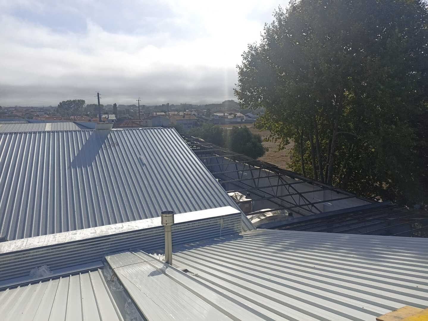 Nova cobertura em painel sandwich — Vista Alegre, Ílhavo