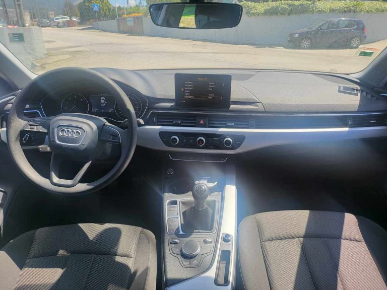 Audi A4 Limousine_interior frente