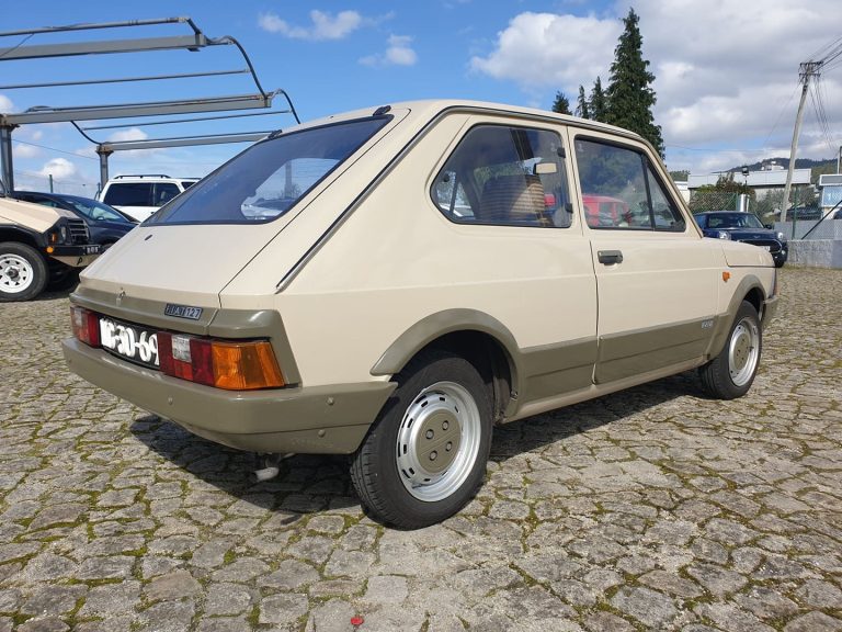 Fiat 127 900 super_traseira direita