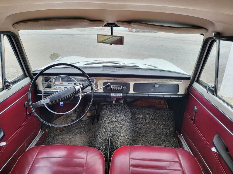 Fiat 1500 Classico_interior frente