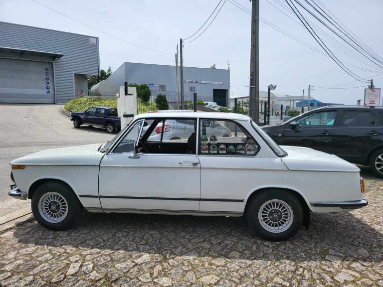 BMW_2002_lateral