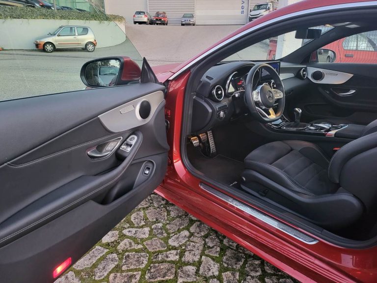 Mercedes_Benz_C200_Coupe_Full_AMG_porta condutor