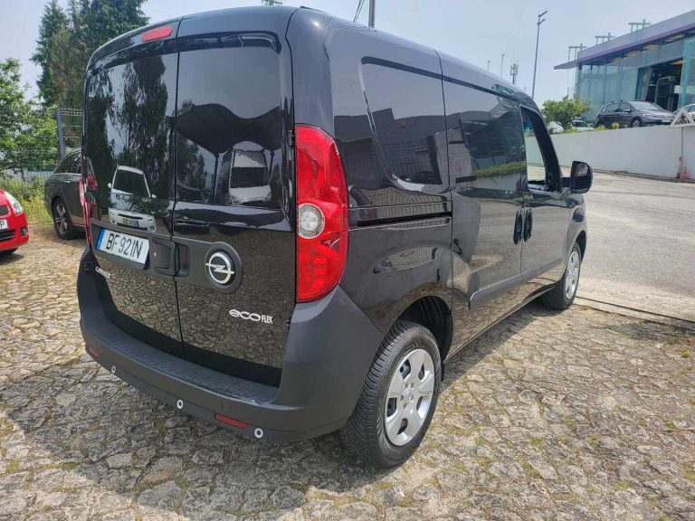 Opel_Combo_Diesel_traseira